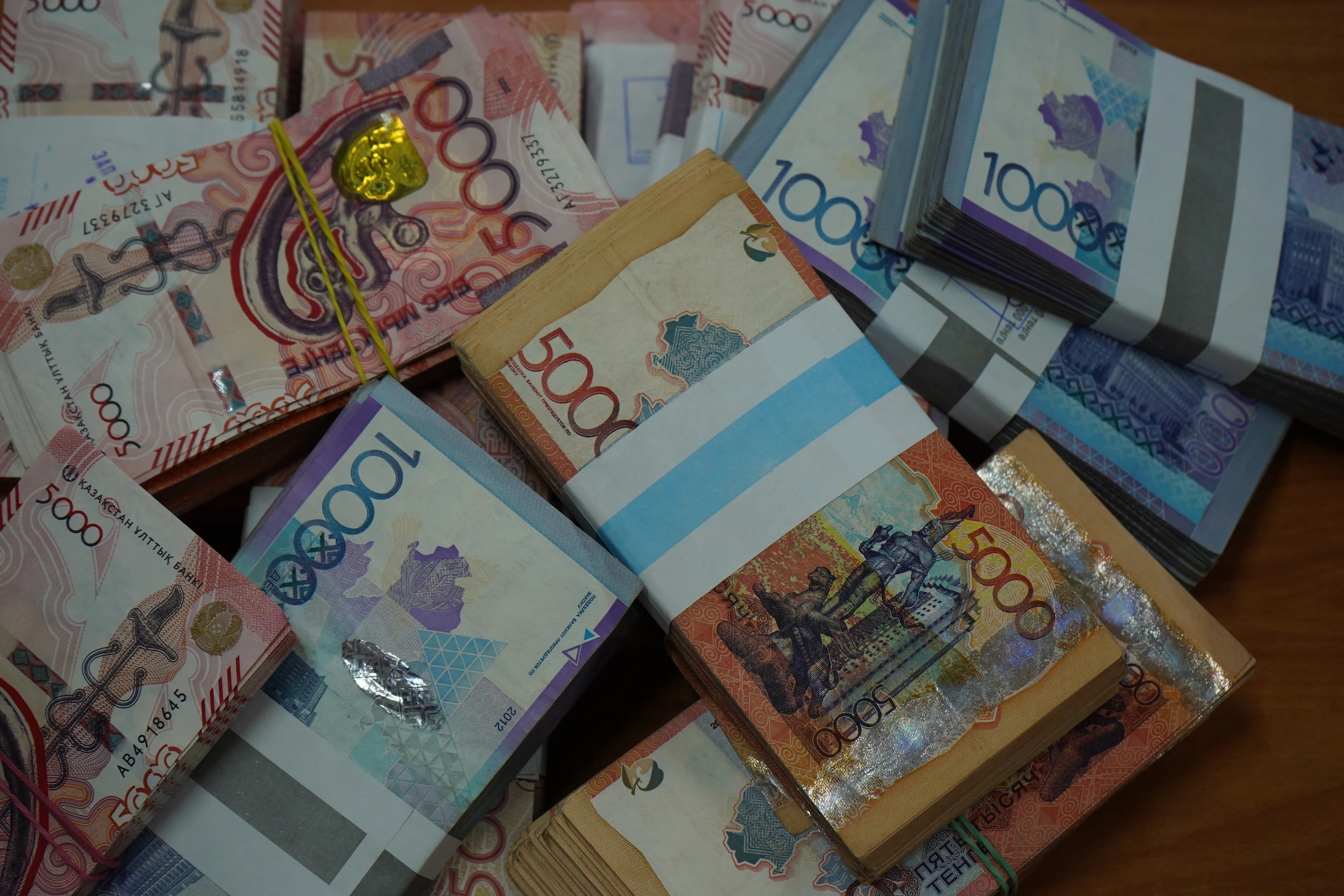 15 қарашада төл теңге айналымға енді